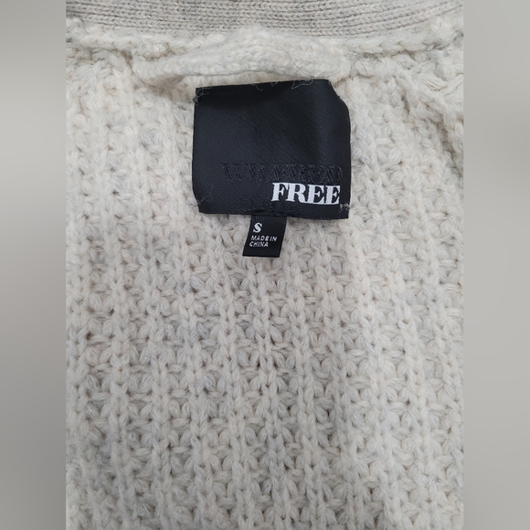 Aritzia Wilfred Free zip up cardigan, size small, in a very good condition. - Picture 5 of 5